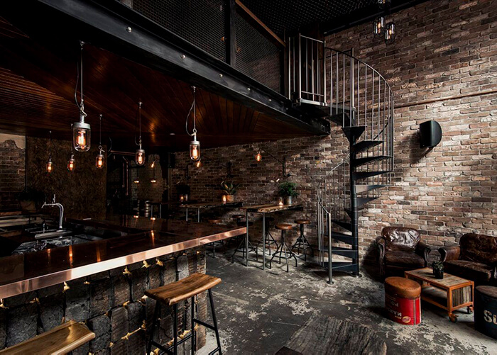 Estilo Industrial: Cimento Queimado e Tubulações à Vista para um Bar Descolado - detalhe