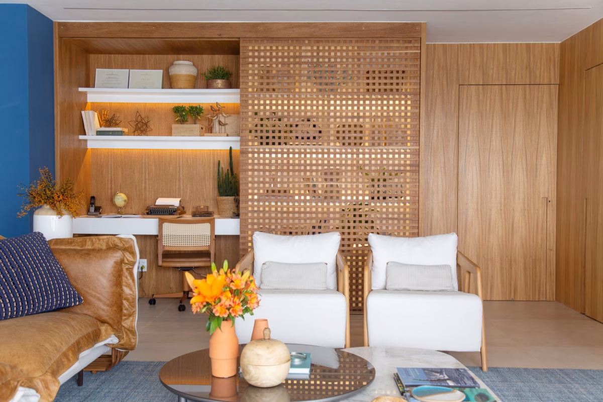 Home Office Escondido em Armário: Discreto e Funcional - detalhe