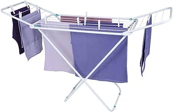 Varal de Teto com Iluminação Embutida: Roupa Seca e Ambiente Aconchegante - inspiração