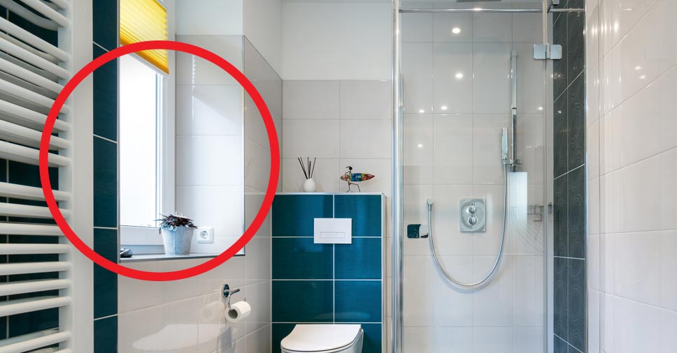 No Box do Banheiro com Detalhes em Pastilhas Coloridas - detalhe