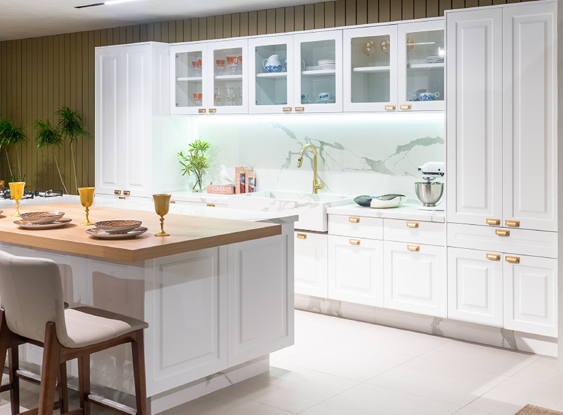 Com Acessórios Coloridos: Doses de Cor para Alegrar o Dia a Dia - inspiração