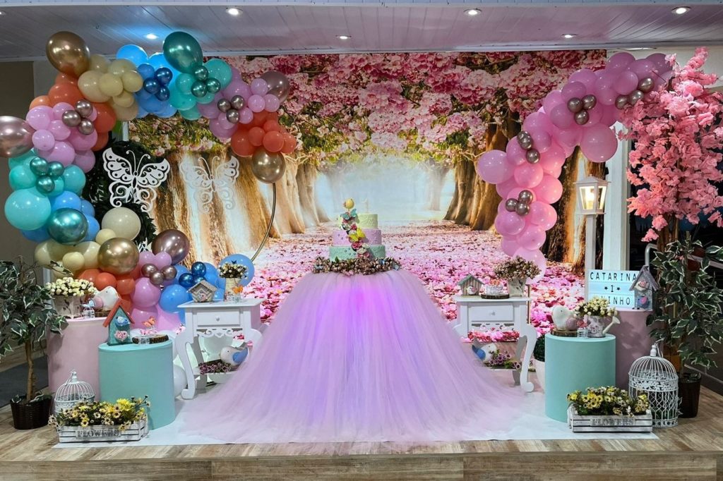 Decoração Temática com Balões Orgânicos: Cores Vibrantes e Alegria Contagiante - ideia