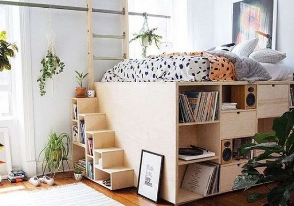 Maximizando Espaço com Cama Suspensa e Área de Trabalho Integrada - inspiração