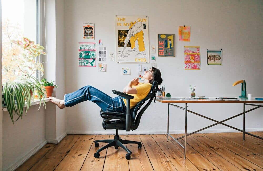 Home Office Criativo com Galeria de Fotos e Memórias - ideia