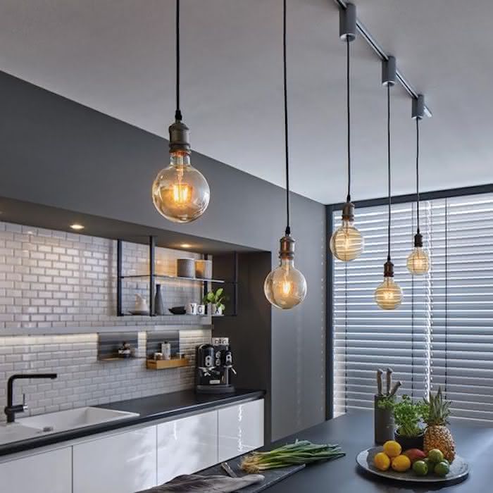 Pendente Duplo Industrial: Iluminação Robusta e Cheia de Atitude - detalhe