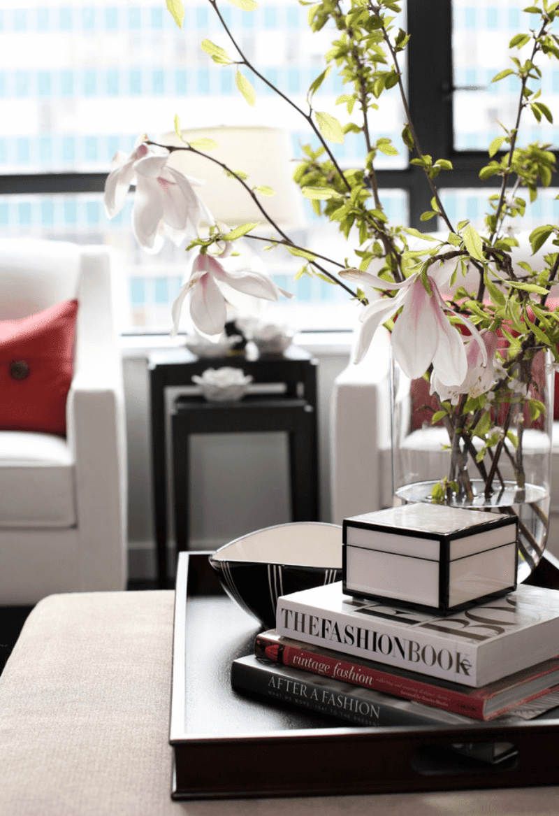 Mesa de Centro com Revistas e Livros: Organize com Estilo - ideia