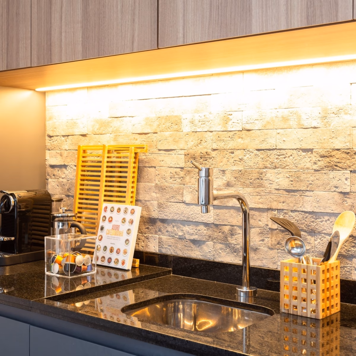 Iluminação Estratégica com Fitas de LED: Ambiente Moderno e Aconchegante! - inspiração