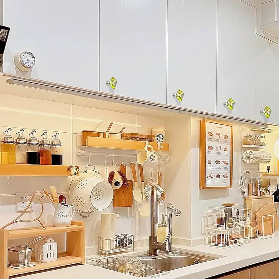 Puxadores Coloridos de Resina: Uma Explosão de Alegria e Modernidade - detalhe