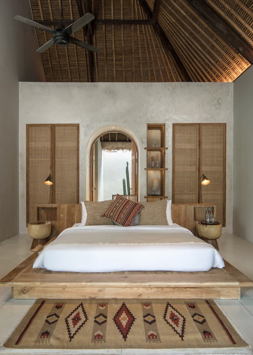 Quarto de Casal Rústico com Detalhes em Palha - inspiração