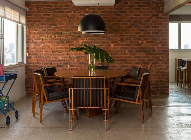 Aconchego Rústico: Sala de Estar com Textura de Tijolinho Aparente - ideia