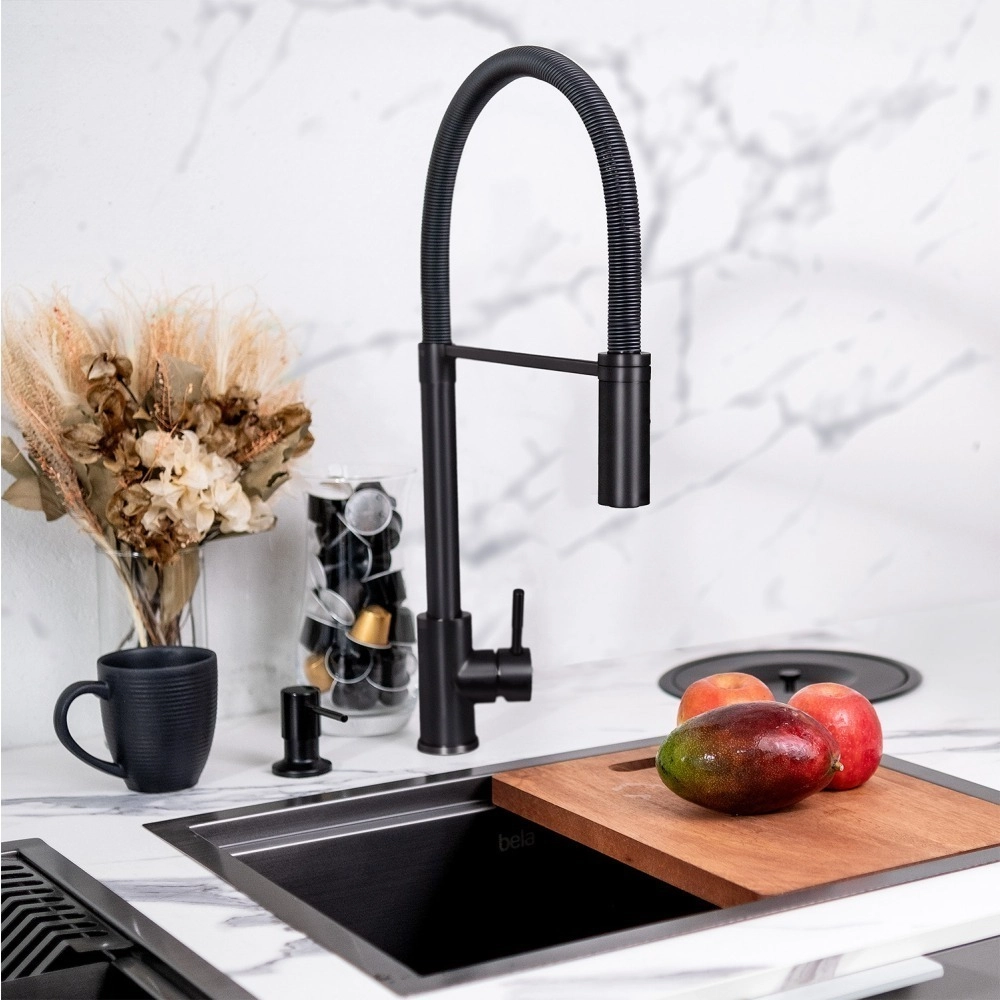 Com Revestimento Preto Fosco para uma Cozinha Elegante - inspiração