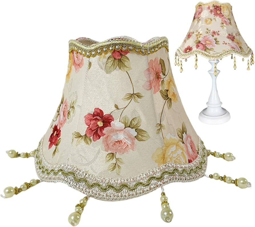 Abajur com Cúpula de Tecido Floral: Romantismo e Delicadeza no Seu Cantinho - detalhe