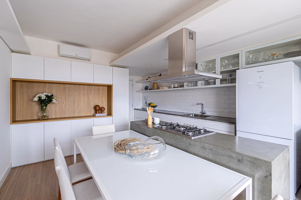 Bancada Suspensa com Acabamento em Cimento Queimado: Minimalismo Industrial - detalhe