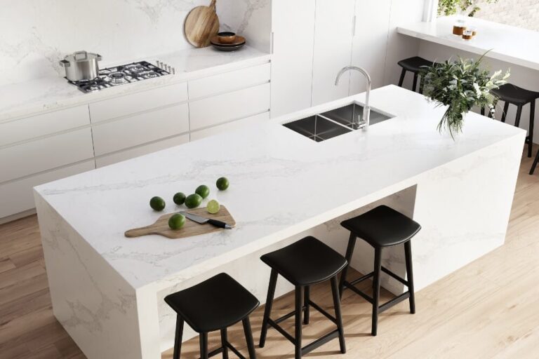 Com Elegância Minimalista: Bancada de Quartzo Branco Impecável - ideia