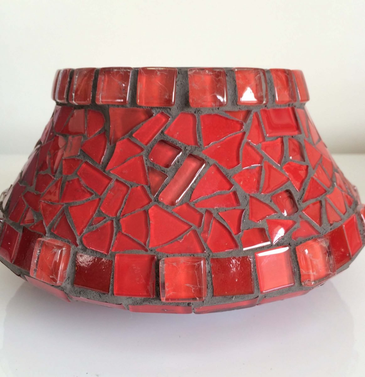 Cachepôs Vibrantes com Pintura Geométrica: Cores e Formas Que Alegram! - detalhe