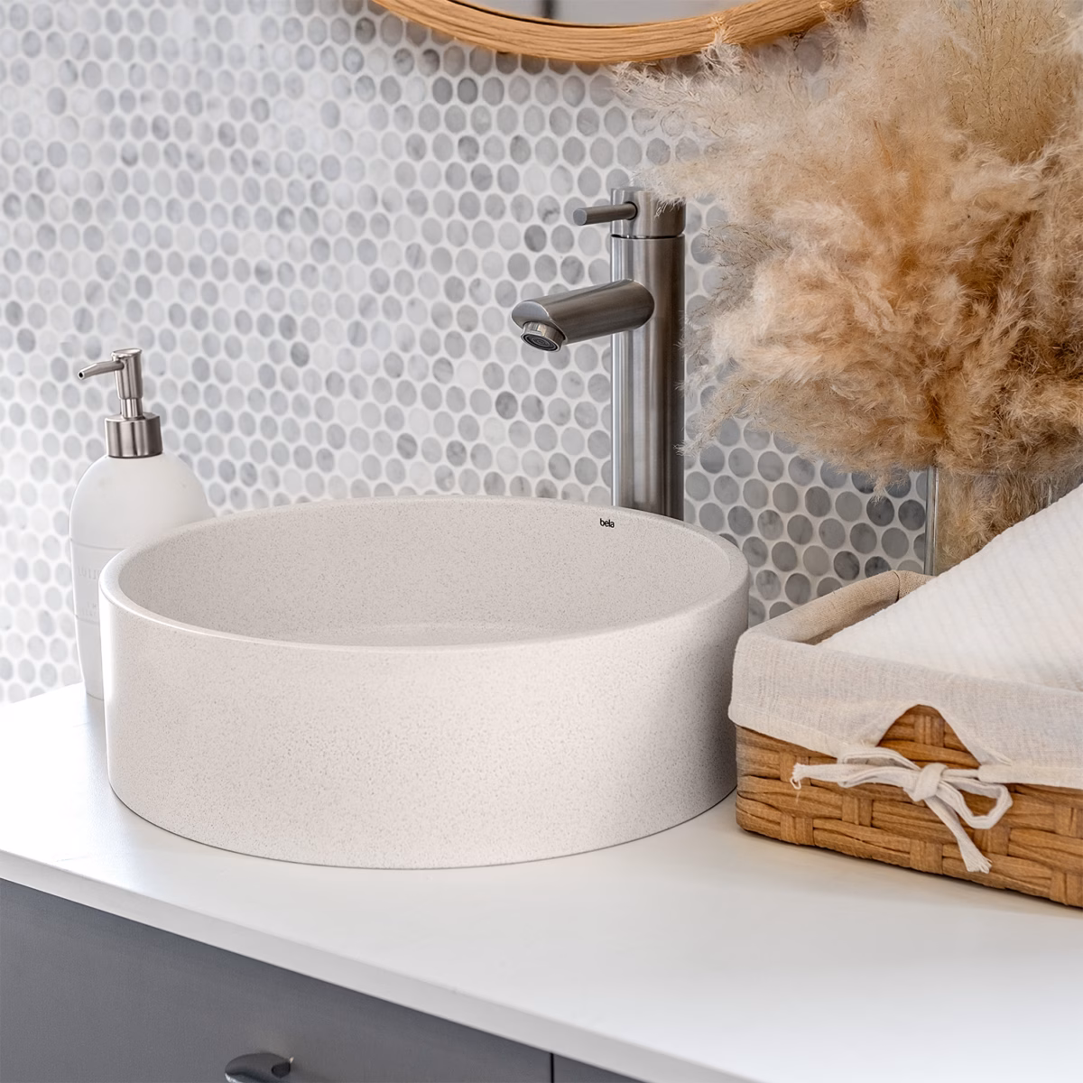 Minimalismo Elegante: Cuba Cinza Marmorizada com Traços Sutis - ideia