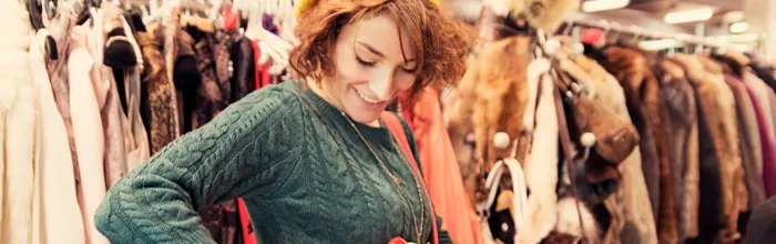 Cesto de Roupa Vintage com Pintura e Detalhes Envelhecidos: Charme Retrô! - detalhe