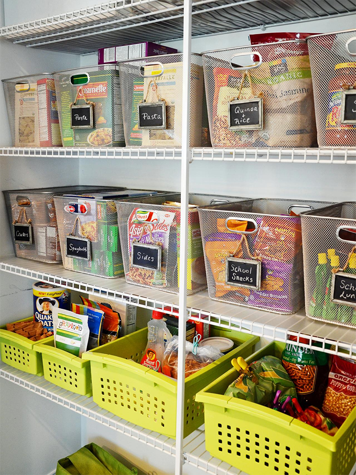 Despensa Colorida com Caixas Plásticas Vibrantes - detalhe