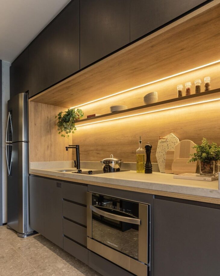 Cozinha Aconchegante com Toques de Madeira Natural - inspiração