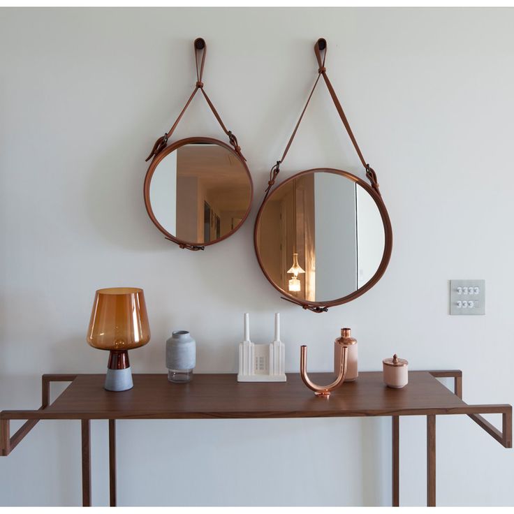 Espelho Adnet Moderno: Elegância Suspensa com Couro - inspiração