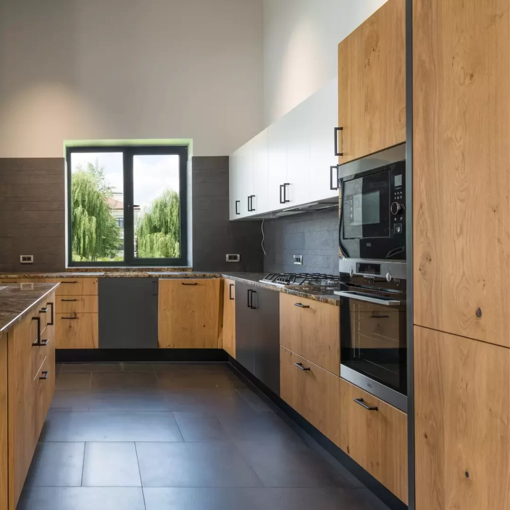 Torre Quente com Acabamento Amadeirado e Detalhes em Preto - ideia