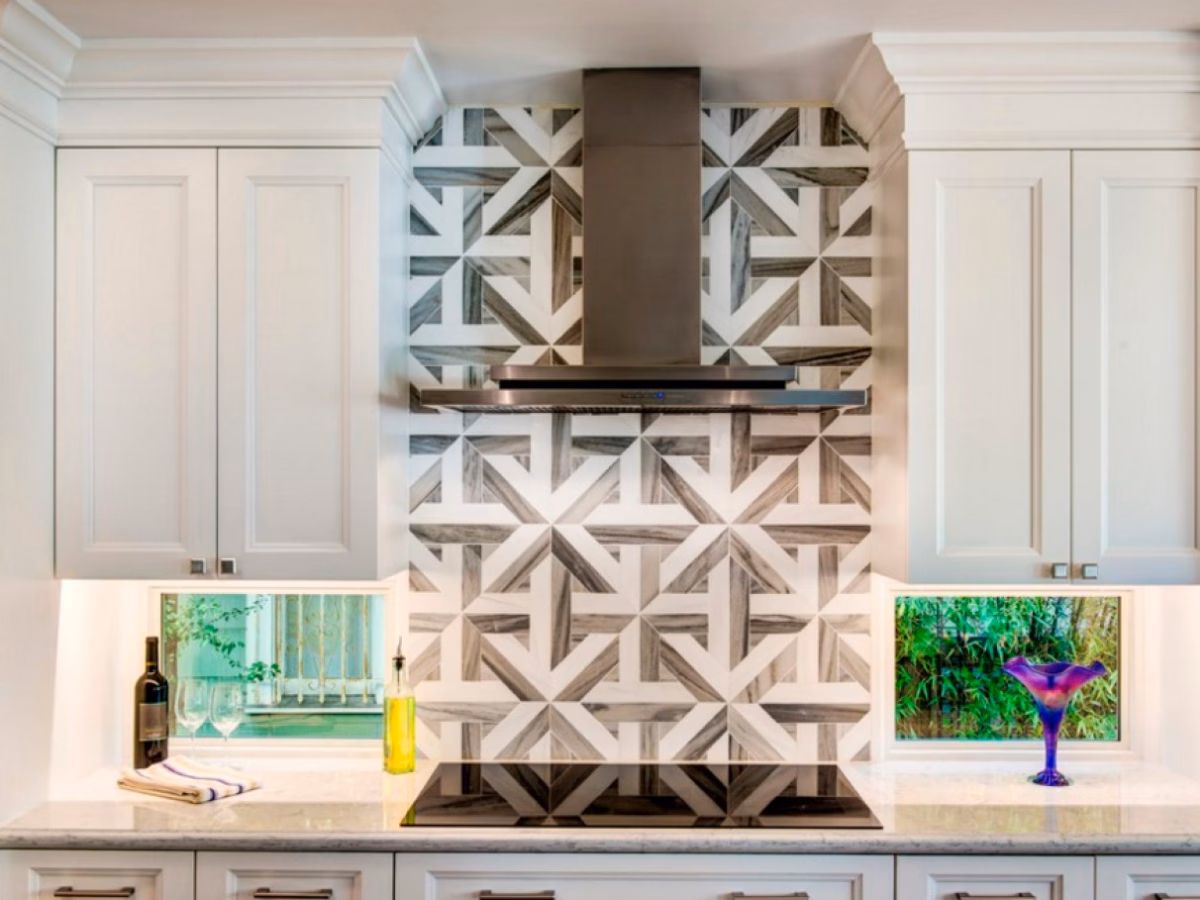 Com Azulejos Geométricos: Um Toque Moderno e Divertido - inspiração