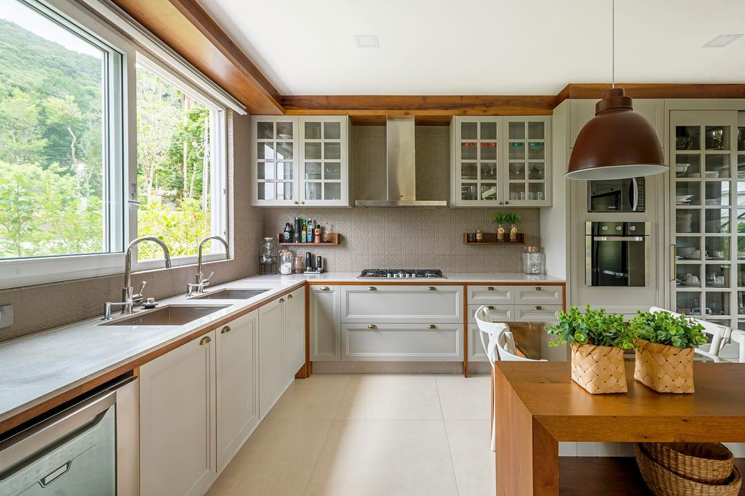 Rústico Chic: Cozinha Provençal com Madeira de Demolição - inspiração