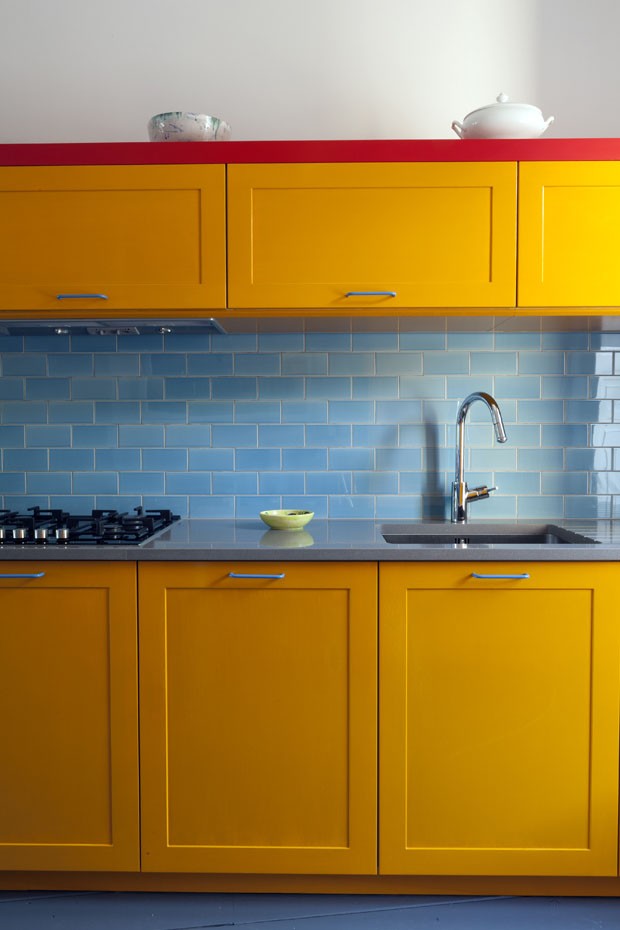 Com Azulejos Metrô e Cores Vibrantes - inspiração