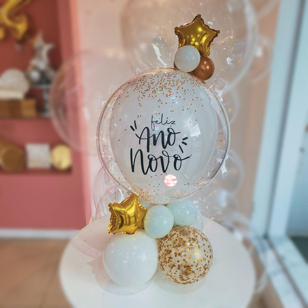 Decoração de Ano Novo com Balões Metalizados e Confetes - inspiração