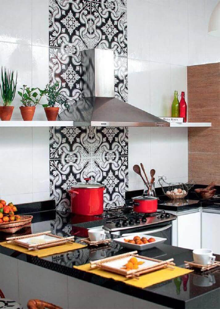 Cozinha com Toque de Cor: Adesivos Quebra-Galho nos Azulejos! - detalhe