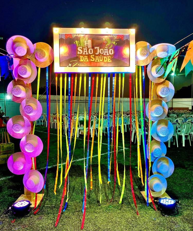 Decoração Junina com Bandeirinhas de Chita: Explosão de Cores! - inspiração