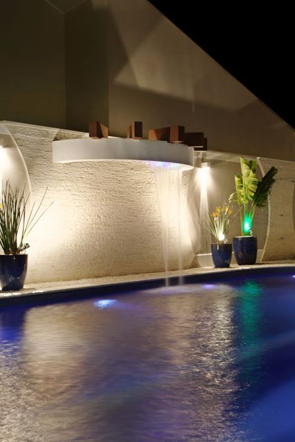 Muro com Espelho D'água e Cascata: Relaxamento e Sofisticação - inspiração