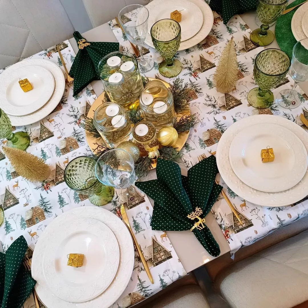 Mesa de Natal Elegante com Toques Dourados e Velas - detalhe