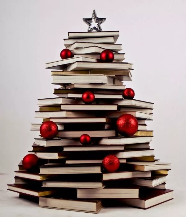 Árvore de Natal de Livros: Para Amantes da Leitura e Decorações Criativas - inspiração