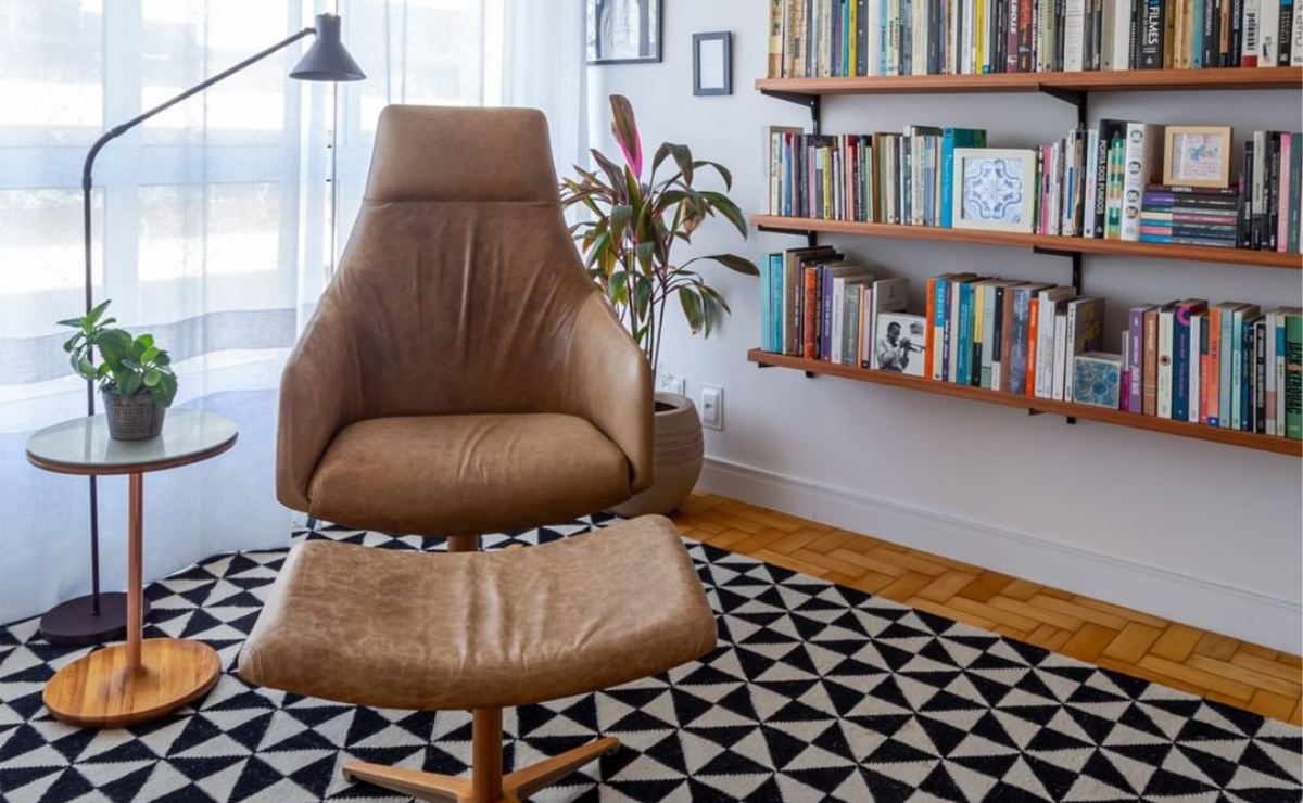 Conforto e Leitura: Criando um Cantinho Aconchegante com Poltrona e Luminária - inspiração