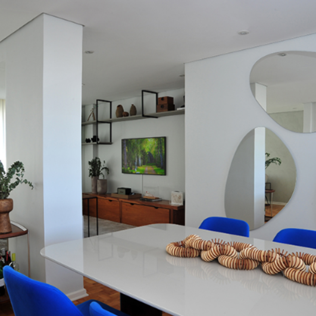 Espelhos Estratégicos: Amplie o Espaço e Reflita a Alegria - ideia