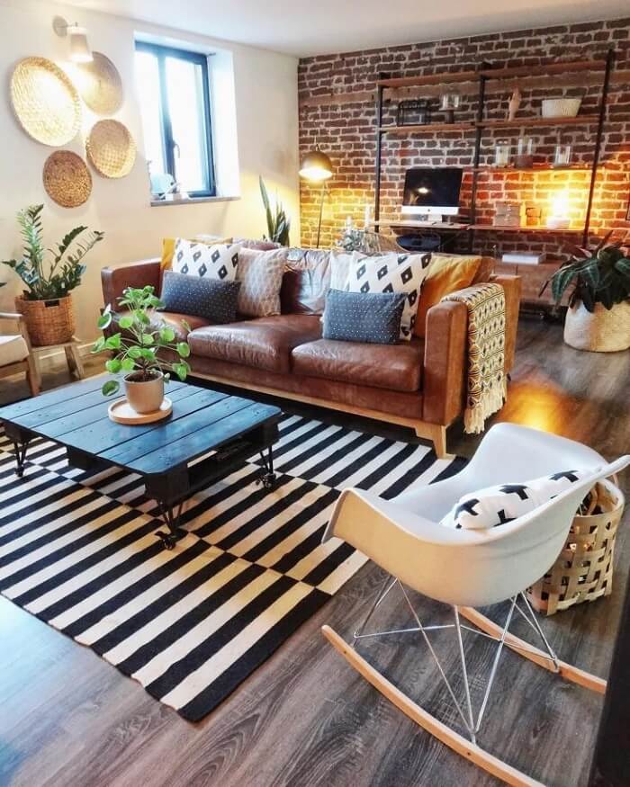 Sala Aconchegante com Pallet e Almofadas Coloridas - inspiração