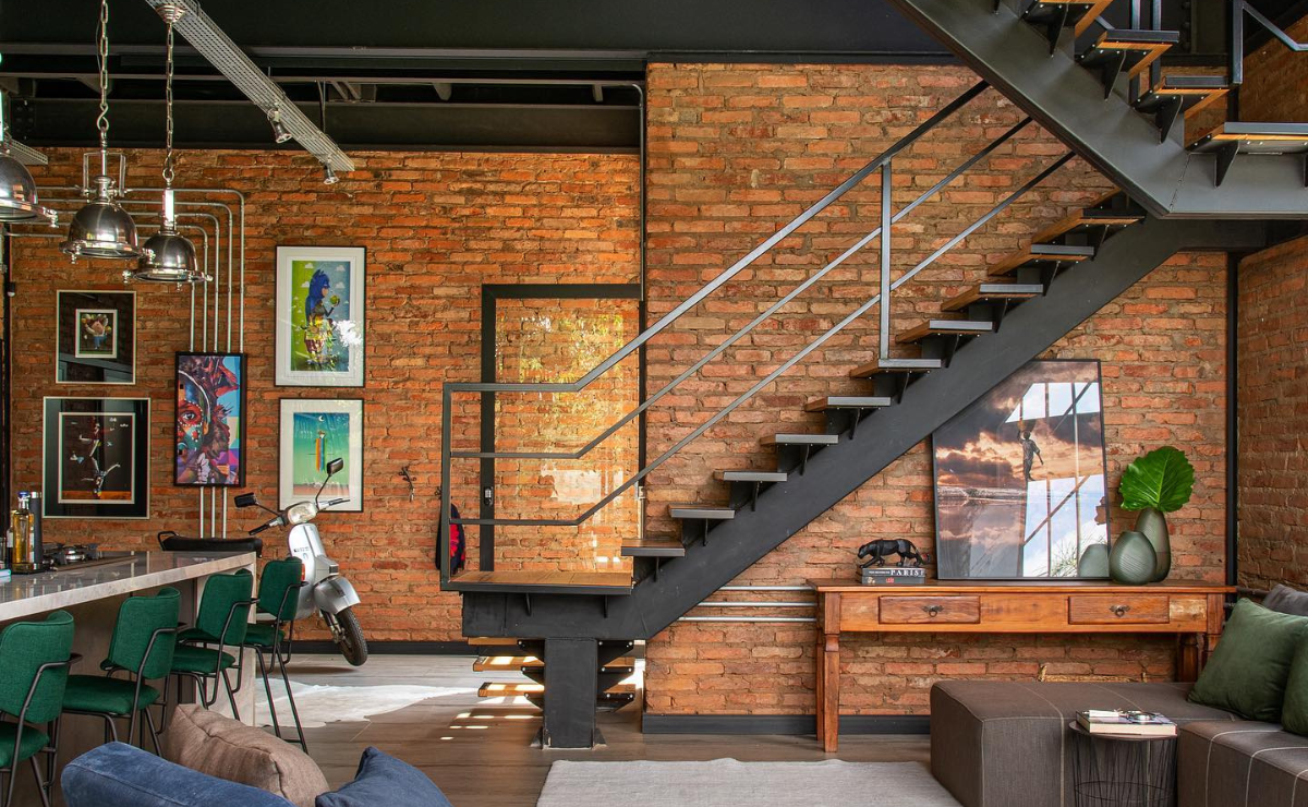 Escada de Ferro Revestida com Papel de Parede - detalhe