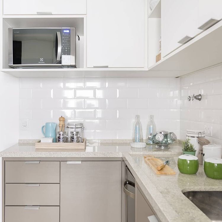 Bancada de Cozinha Clean com Granito Branco Polar e Cuba Esculpida - detalhe