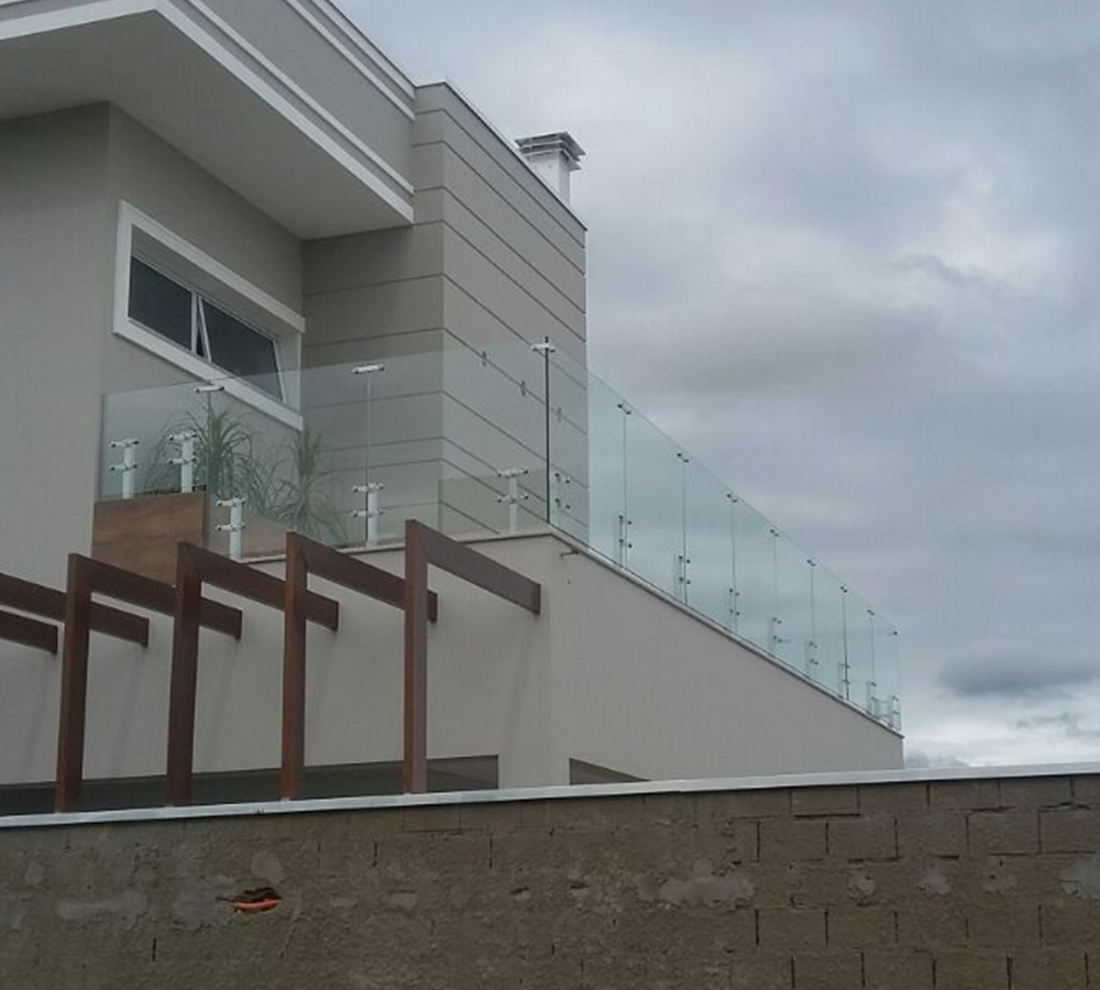 Guarda Corpo de Vidro com Colunas de Aço Inox para Varandas Modernas - ideia