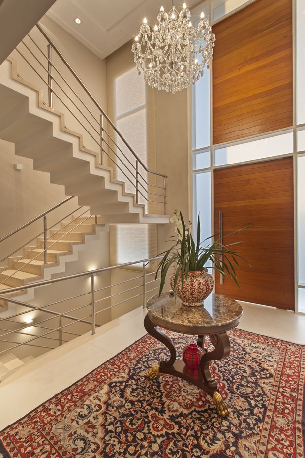 Hall de Entrada Aconchegante com Boiserie - inspiração