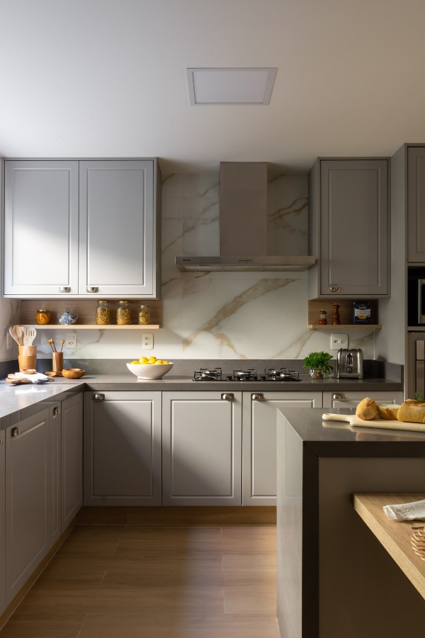 Cozinhas Planejadas com Detalhes em Madeira Natural: Aconchego e Sofisticação - inspiração