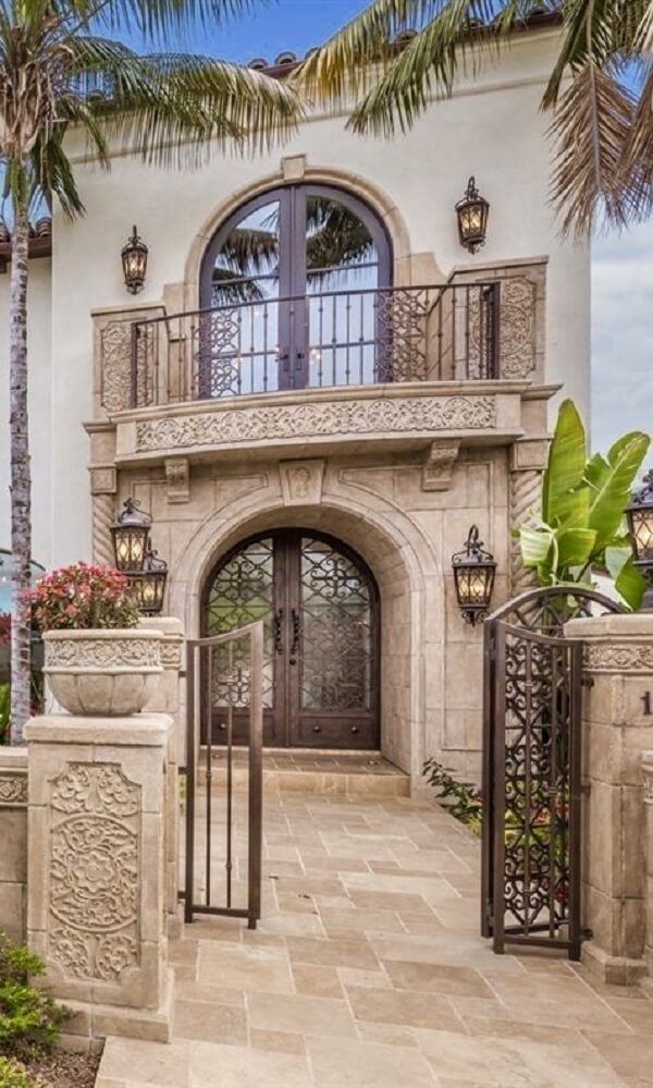 Com Arandelas Rústicas: Charme Colonial em Cada Detalhe - inspiração