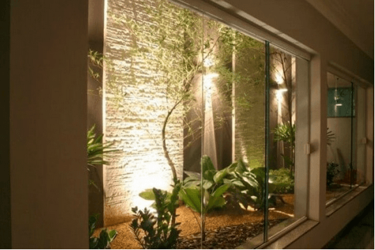 Jardim de Inverno Romântico Iluminado com Luzes Amarelas - ideia