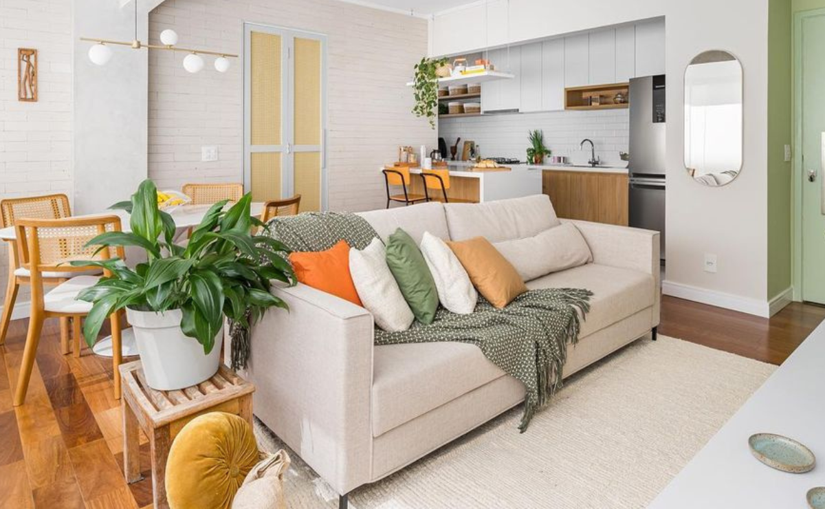 Manta Lisa em Tons Neutros para um Sofá Minimalista - inspiração