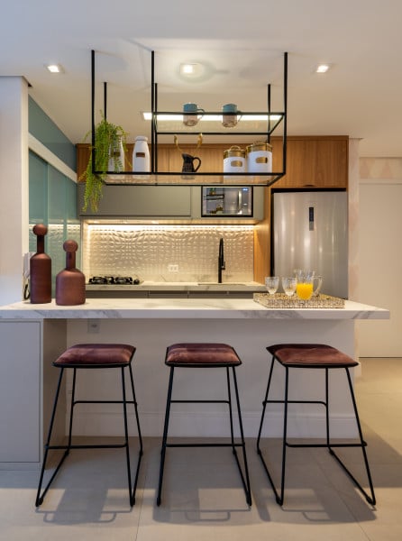 Marcenaria Aérea com Iluminação Embutida: Leveza e Sofisticação - inspiração