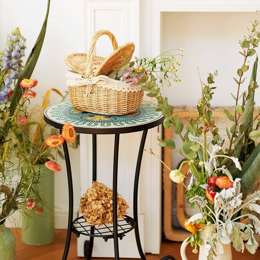 Mesa Lateral com Decoração Floral Vibrante - inspiração