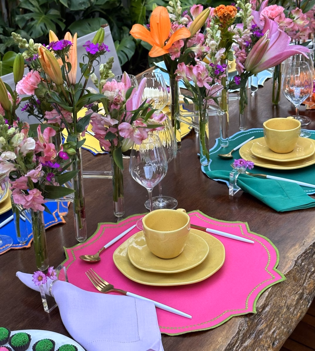 Mesa Posta com Toque Tropical: Cores vibrantes e frutas da estação - inspiração