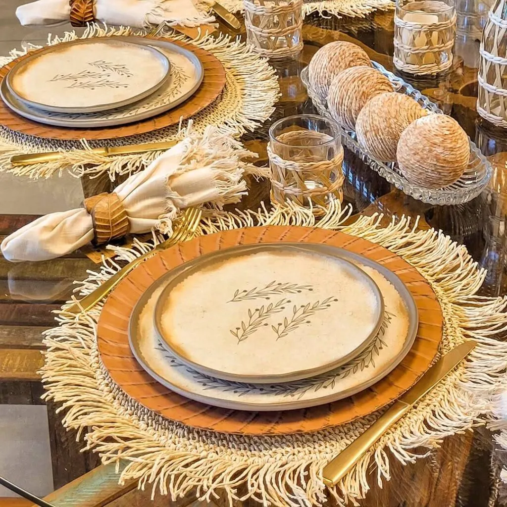 Mesa Posta com Detalhes Artesanais e Personalizados - detalhe