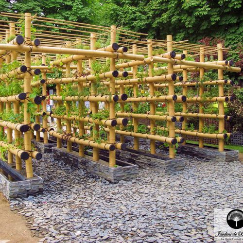 Jardim Vertical Suspenso com Treliças de Bambu - inspiração